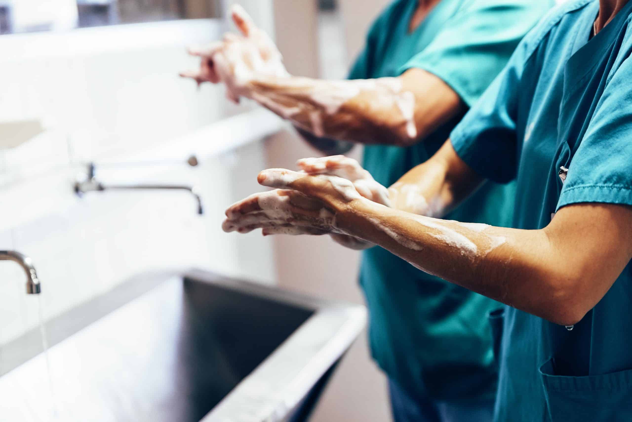 Couple,Of,Surgeons,Washing,Hands,Before,Operating.,Hospital,Concept.